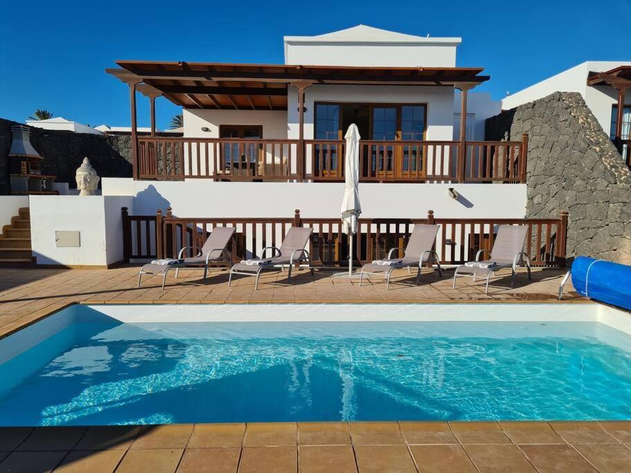 Luxury 4-Bedroom Villa With Heated Pool + Sea View Playa Blanca  Exteriör bild