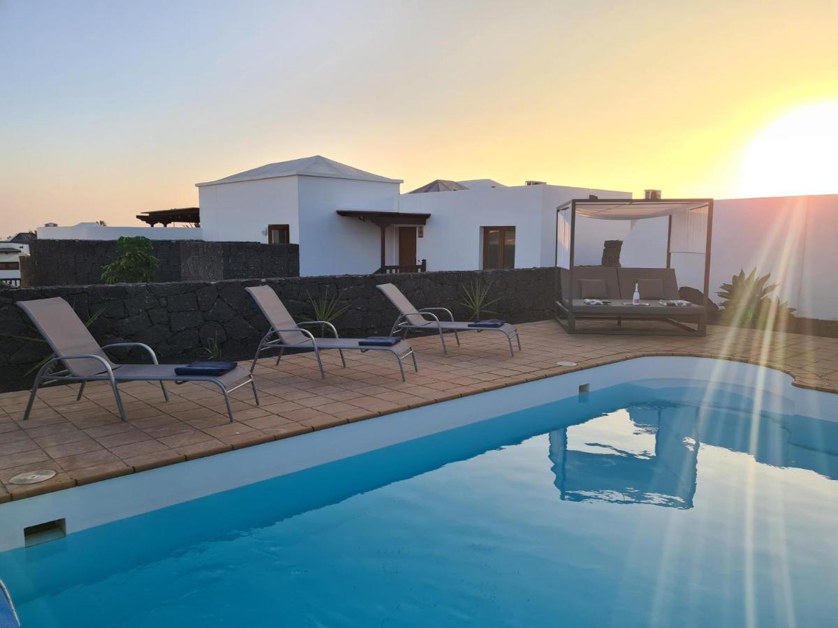 Luxury 4-Bedroom Villa With Heated Pool + Sea View Playa Blanca  Exteriör bild