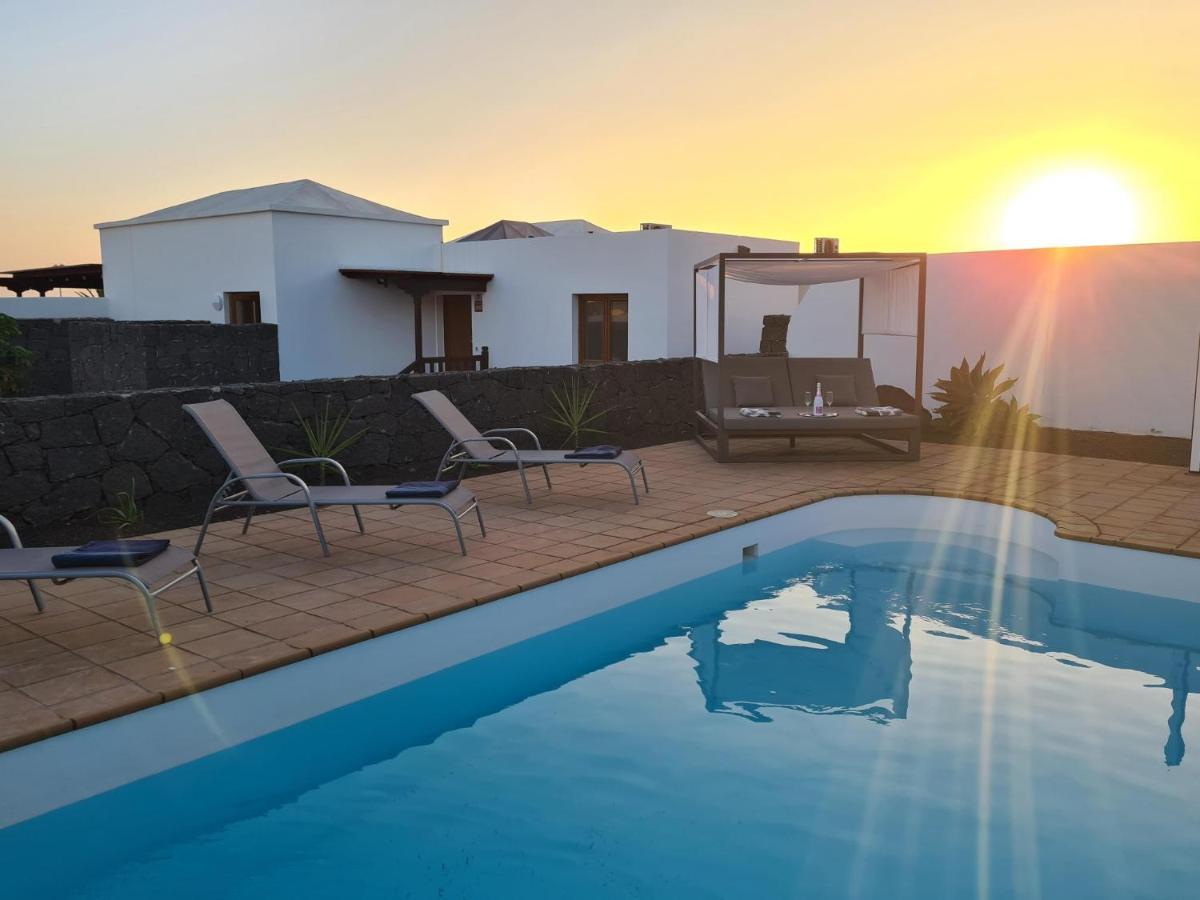 Luxury 4-Bedroom Villa With Heated Pool + Sea View Playa Blanca  Exteriör bild